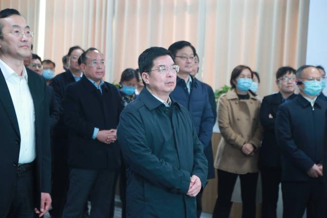 觀摩市中區(qū)中海生物微生物培養(yǎng)基、診斷試劑生產(chǎn)項(xiàng)目。